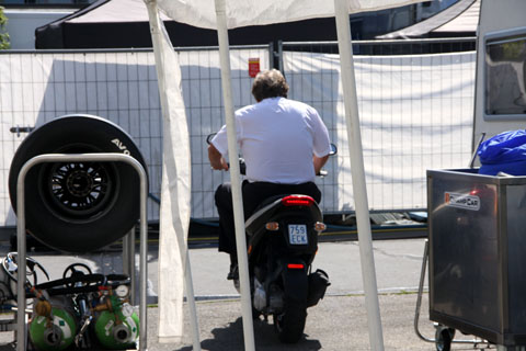 norbert_boss_paddock_kijken_stiekem